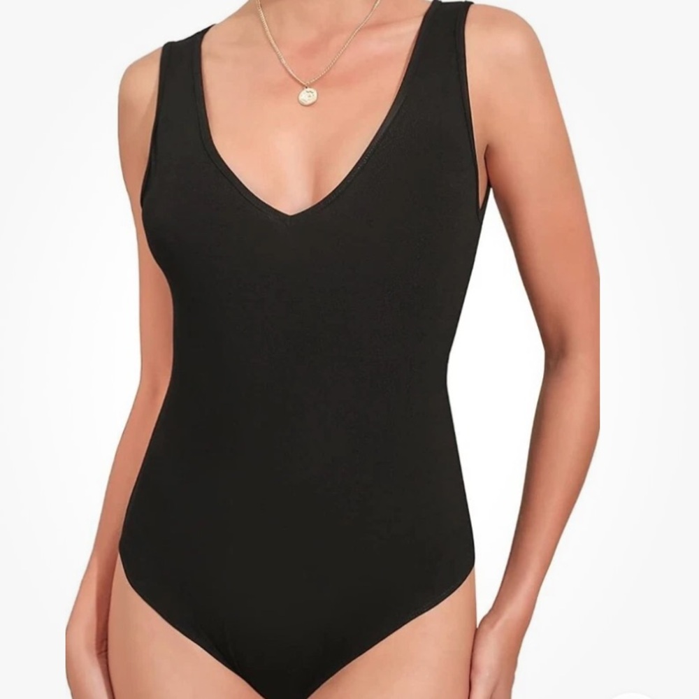 Untyhots, XL,Women’s Black Sleeveless  t shirt, tank top Bodysuit, NWT